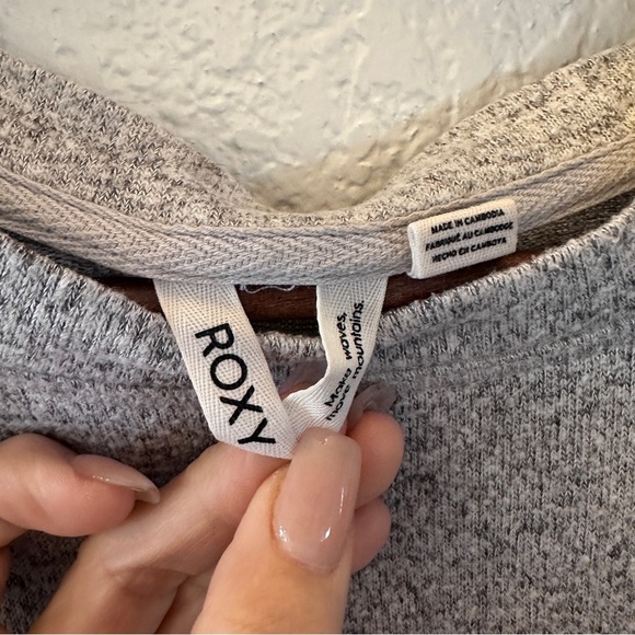 Roxy Women’s Lightweight Gray Knit Long Sleeve Top Size Large - Cozy & Casual - Picture 2 of 10